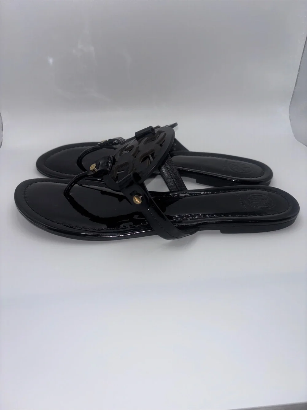Tory Burch Miller Black Patent Logo Thong Sandals - Picture 8 of 9